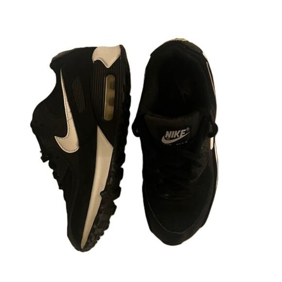 Nike Classic Black and White Air‎ Max 1 Sneakers, Width B, Size 7 - Picture 2 of 7